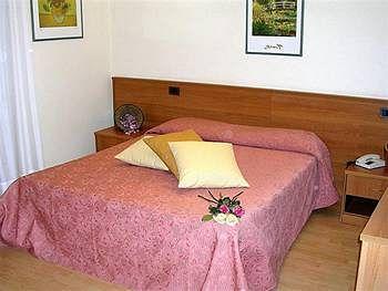 Hotel Tirrenus Perugia Exterior photo