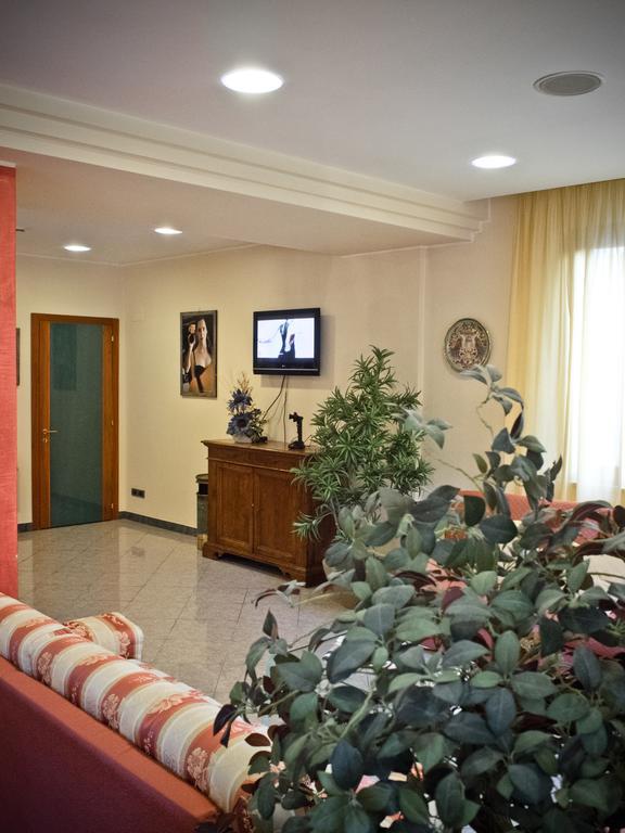 Hotel Tirrenus Perugia Exterior photo